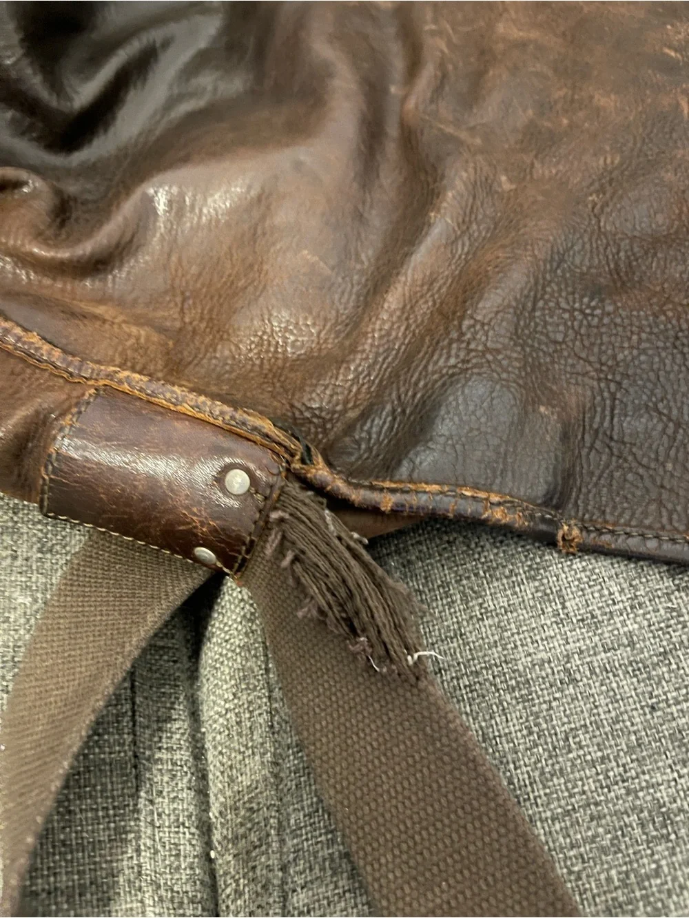 Men's Brown Leather Laptop Messenger Bag with Adjustable Shoulder Strap